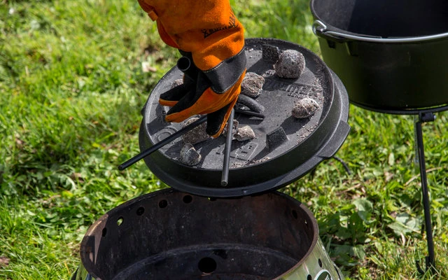 Petromax Dutch Oven Feuertopf 1,6 Liter Mit Deckel Und Planer Boden 7 Petromax Dutch Oven Feuertopf 1,6 Liter Mit Deckel Und Planer Boden – Bild 7