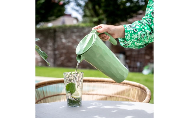 Koziol Club Pitcher Superglas Kanne Mit Deckel 1,5 Liter Nature Ash Grey 4 Koziol Club Pitcher Superglas Kanne Mit Deckel 1,5 Liter Nature Ash Grey – Bild 4